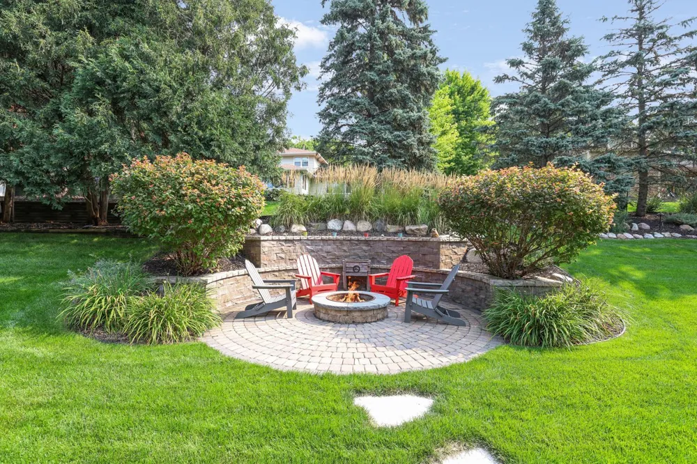 10234 Nottingham Trail Eden Prairie, MN 55347