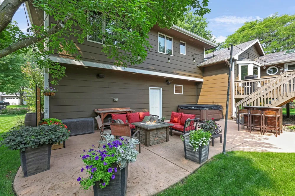 10234 Nottingham Trail Eden Prairie, MN 55347