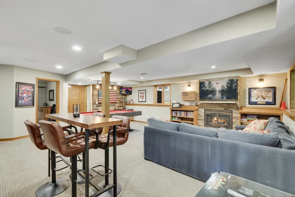 10234 Nottingham Trail Eden Prairie, MN 55347