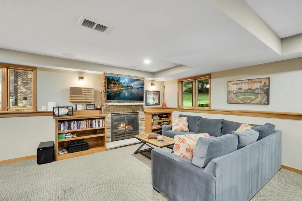 10234 Nottingham Trail Eden Prairie, MN 55347
