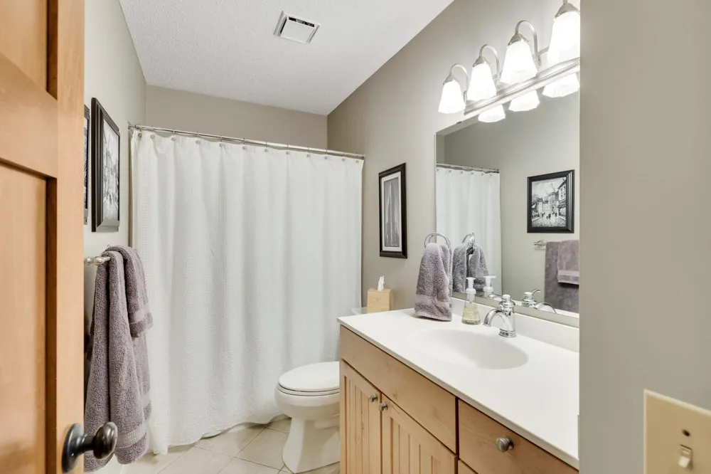 10234 Nottingham Trail Eden Prairie, MN 55347