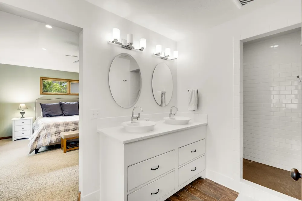 10234 Nottingham Trail Eden Prairie, MN 55347