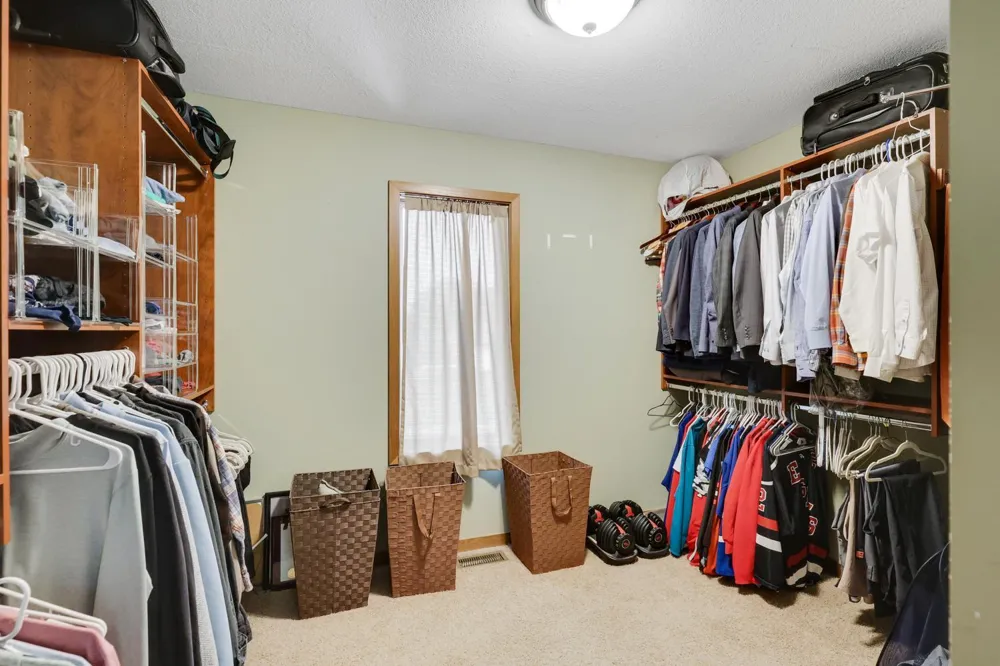 10234 Nottingham Trail Eden Prairie, MN 55347