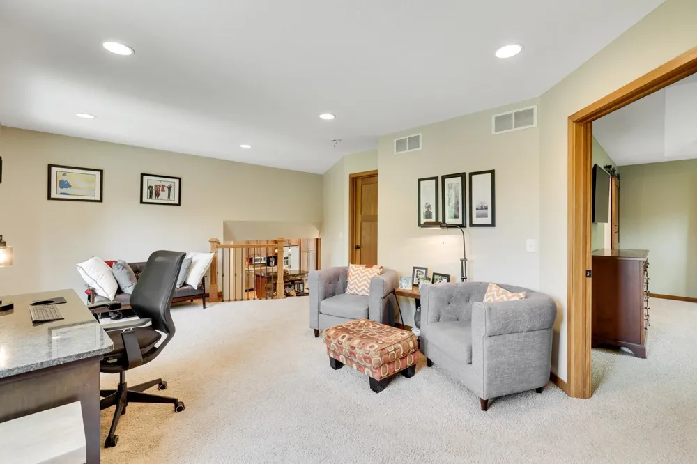 10234 Nottingham Trail Eden Prairie, MN 55347