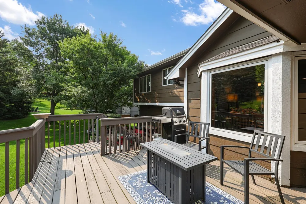 10234 Nottingham Trail Eden Prairie, MN 55347