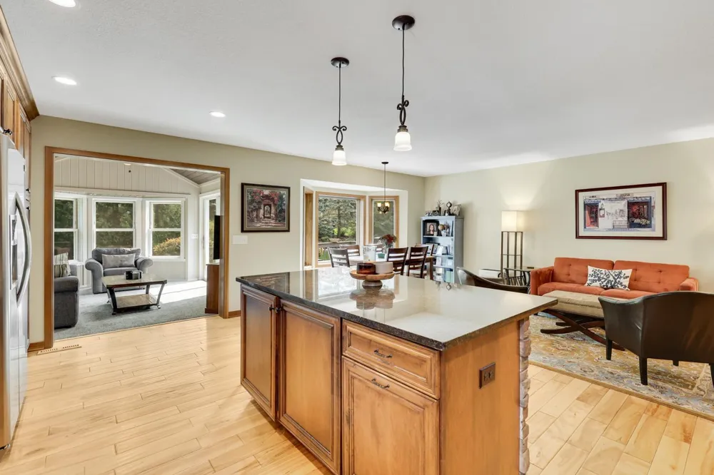 10234 Nottingham Trail Eden Prairie, MN 55347