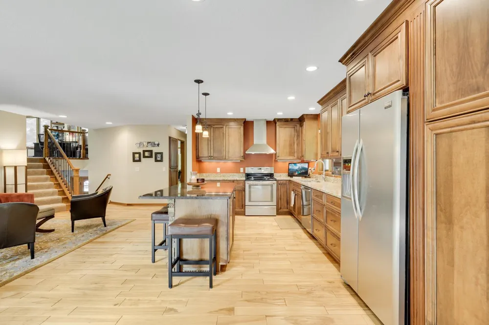 10234 Nottingham Trail Eden Prairie, MN 55347