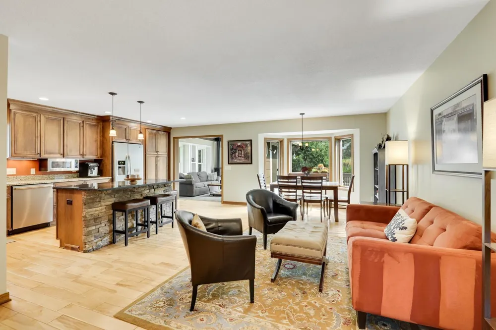 10234 Nottingham Trail Eden Prairie, MN 55347