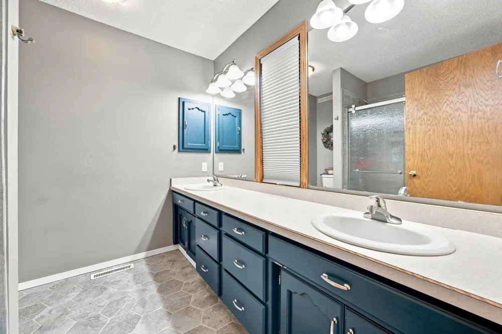 3132 37 1/2 AVENUE S Fargo, ND 58104