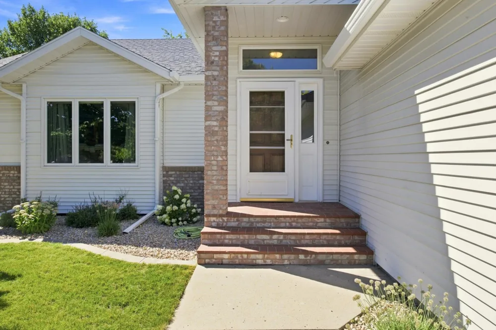 3132 37 1/2 AVENUE S Fargo, ND 58104