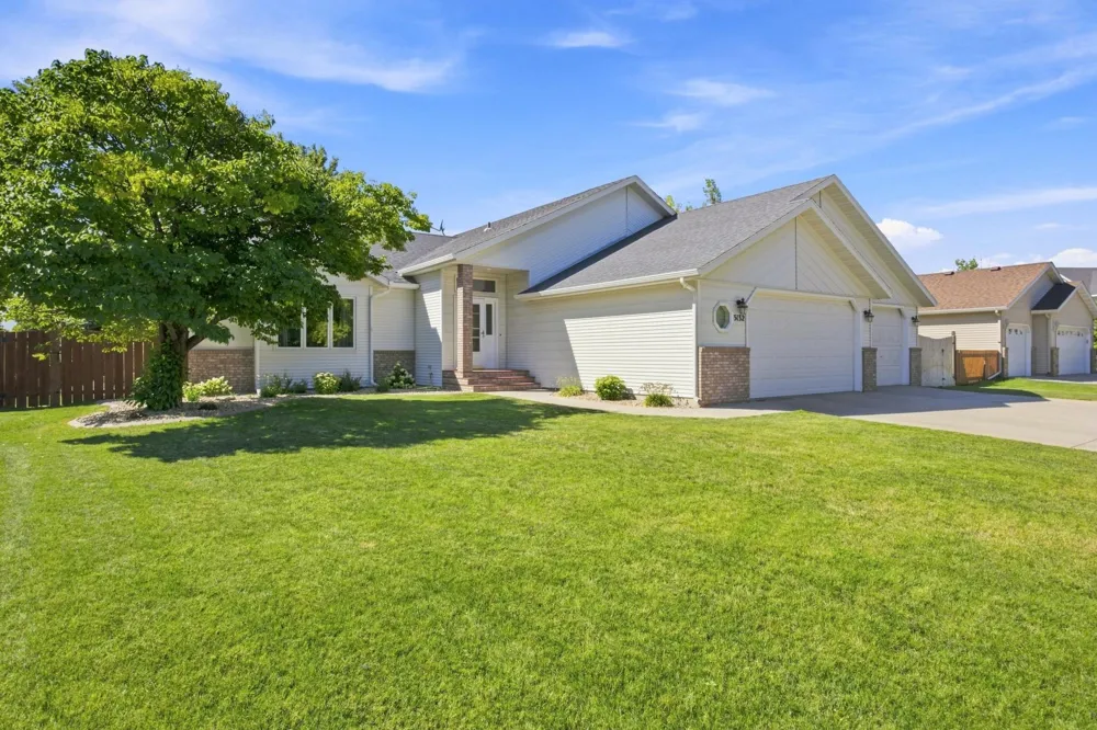 3132 37 1/2 AVENUE S Fargo, ND 58104