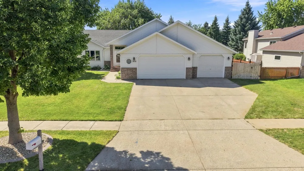 3132 37 1/2 AVENUE S Fargo, ND 58104