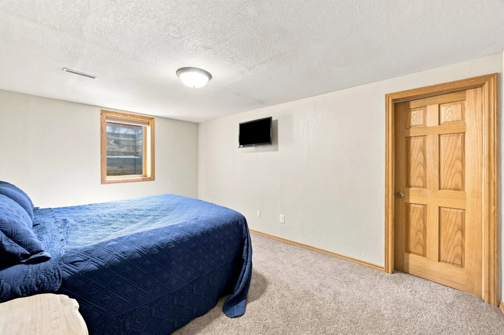 3132 37 1/2 AVENUE S Fargo, ND 58104