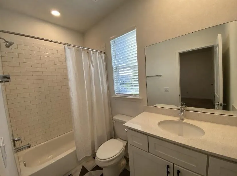 1524 Ojeman Road #D Houston, TX 77055