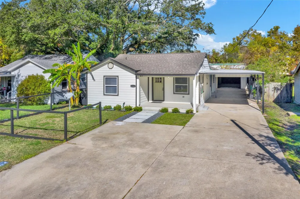3204 Hoover Street La Marque, TX 77568