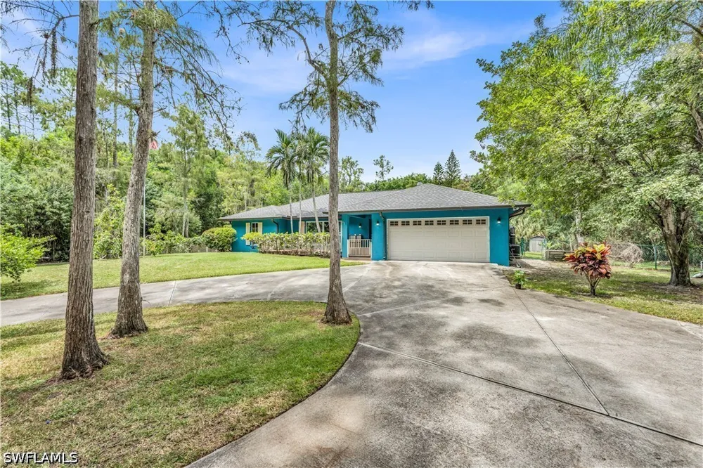 Golden Oaks Lane Naples, FL 34119