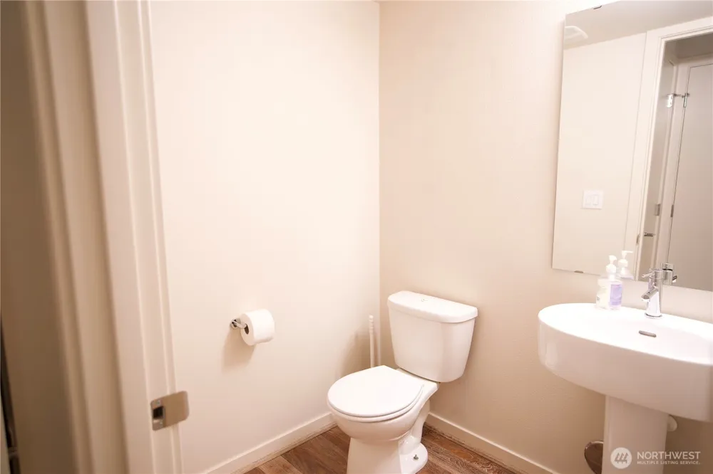 4255 SW Charleston Street Seattle, WA 98116
