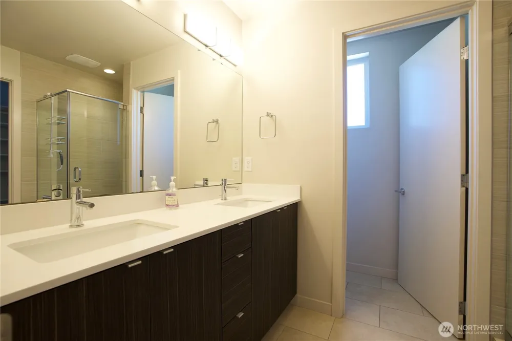 4255 SW Charleston Street Seattle, WA 98116