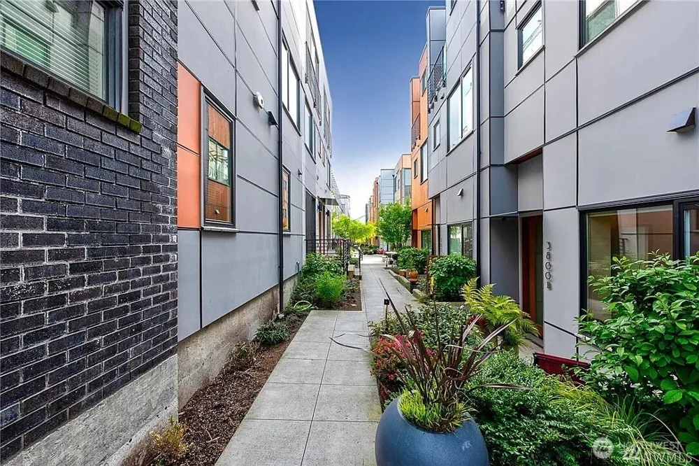 4255 SW Charleston Street Seattle, WA 98116