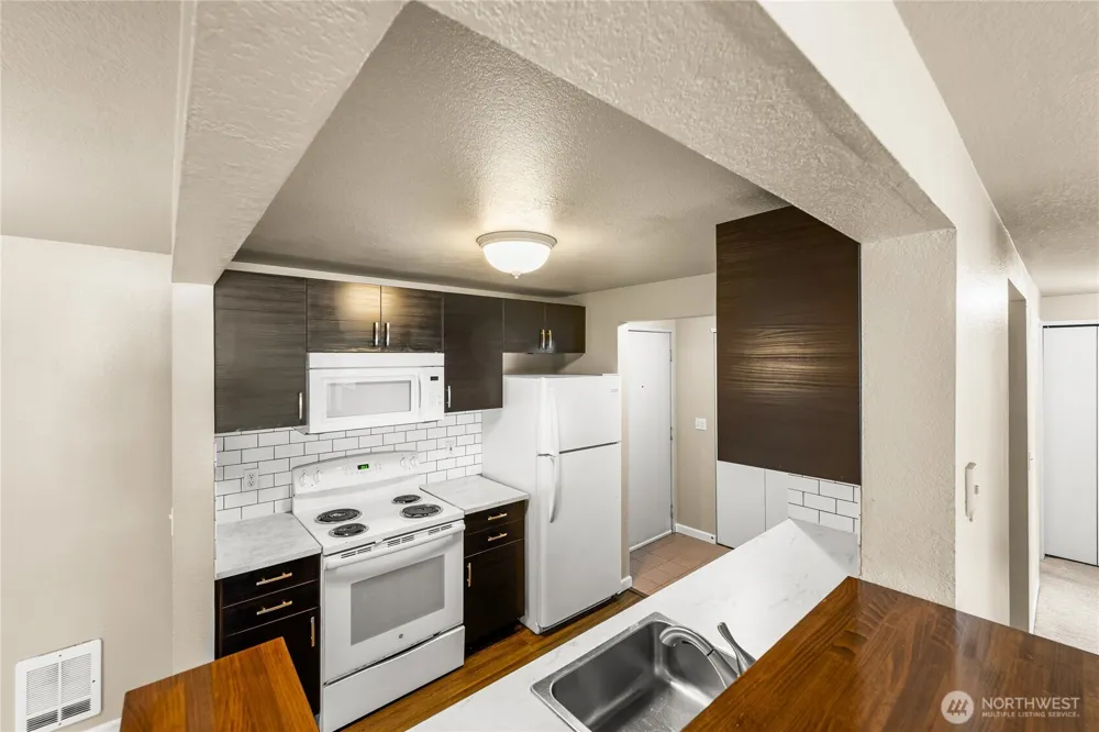 17624 1st Avenue S #A302 Burien, WA 98148