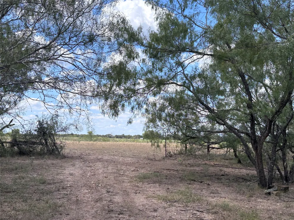 10 County Road 413 Thorndale, TX 76577