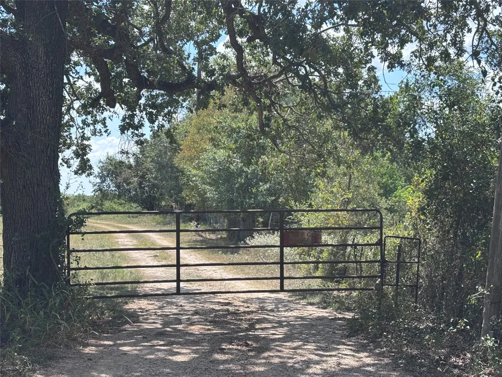 10 County Road 413 Thorndale, TX 76577