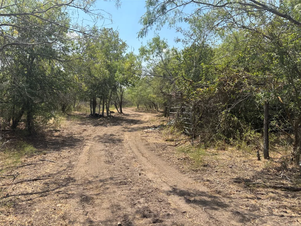 10 County Road 413 Thorndale, TX 76577