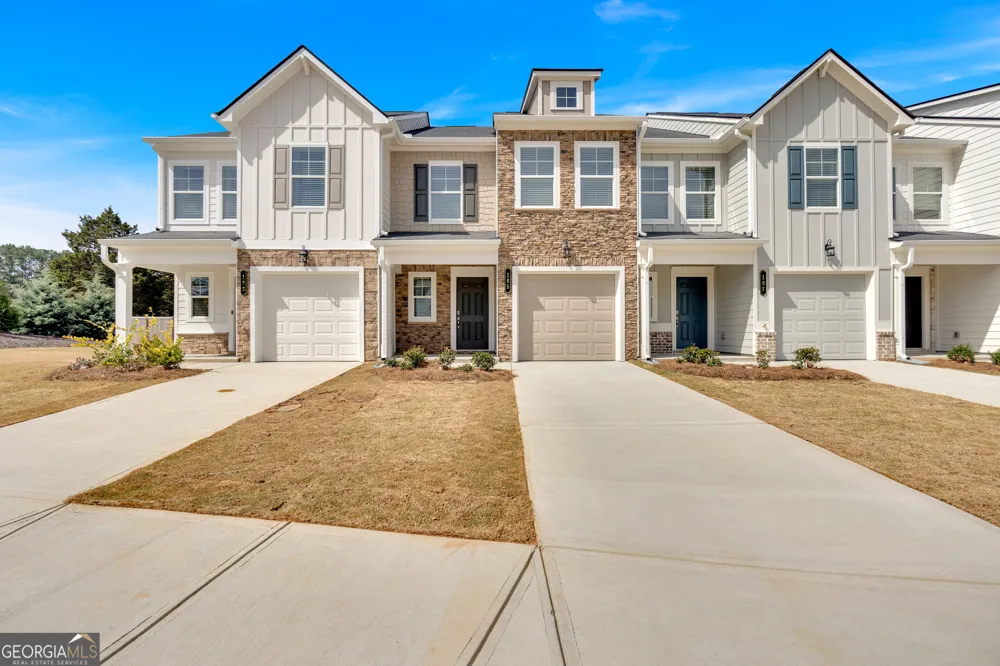 107 Village Green DR Adairsville, GA 30103