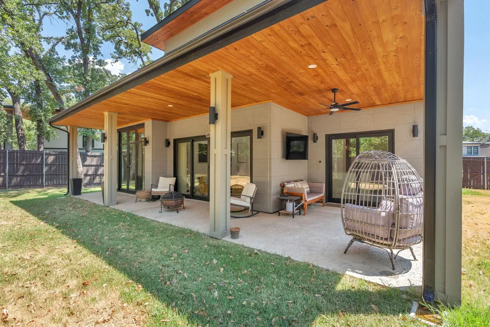 3059 Tall Oaks Court Corinth, TX 76210