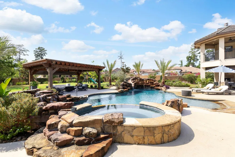 13 Pleasant Shadows Drive Spring, TX 77389