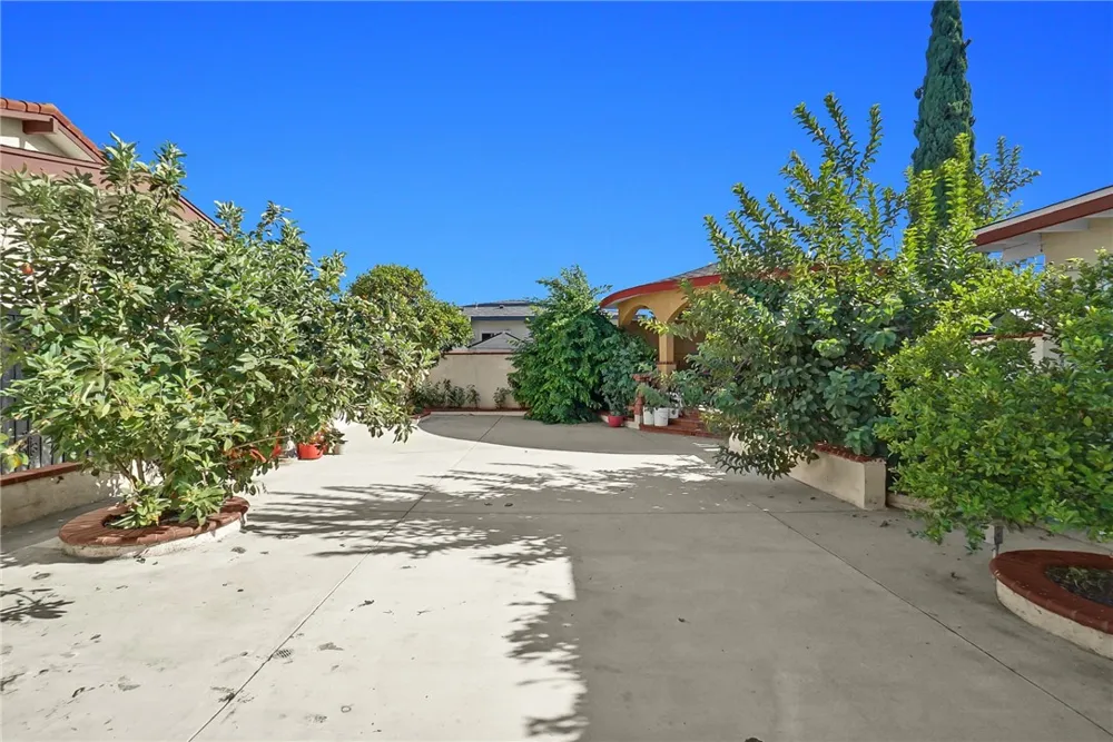 819 S S Olive Avenue Alhambra, CA 91803