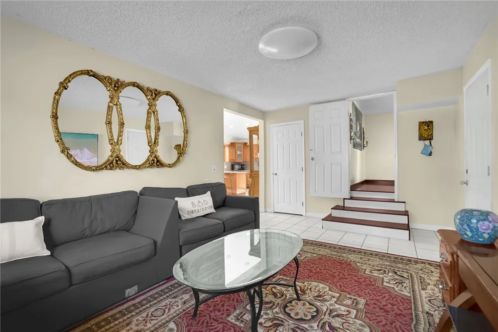 819 S S Olive Avenue Alhambra, CA 91803