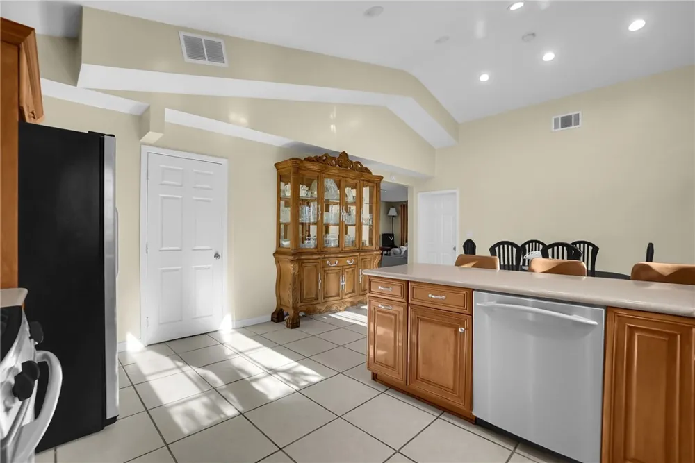 819 S S Olive Avenue Alhambra, CA 91803