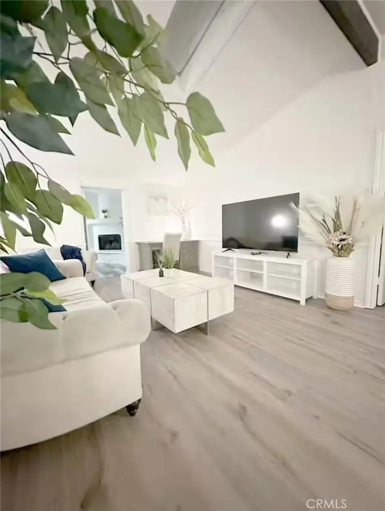 8845 Mentone Riverside, CA 92503