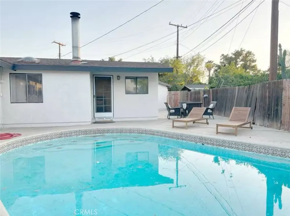8845 Mentone Riverside, CA 92503