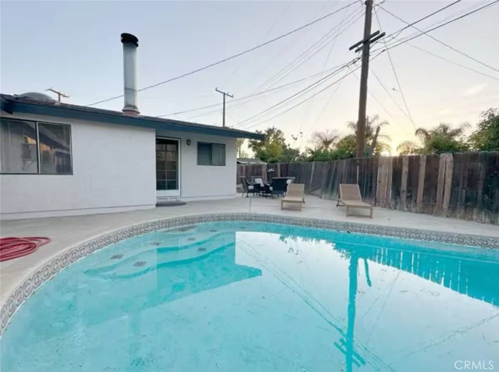 8845 Mentone Riverside, CA 92503