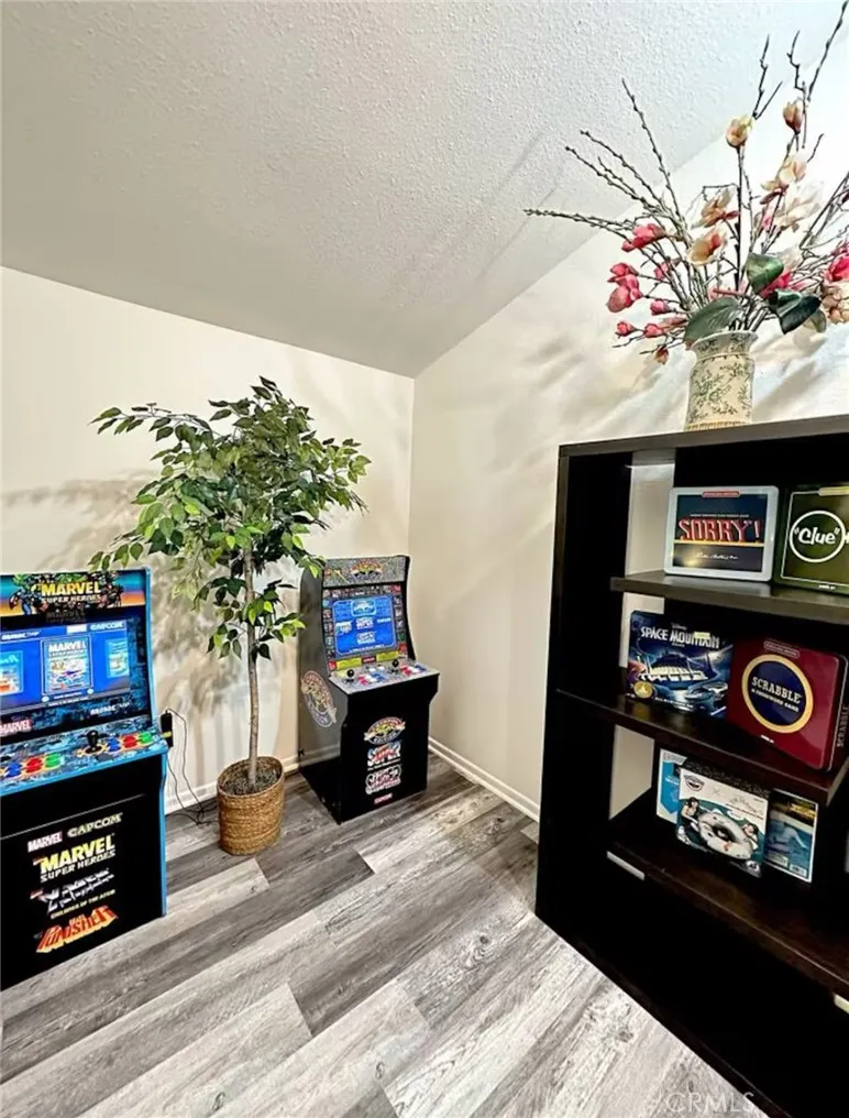 8845 Mentone Riverside, CA 92503
