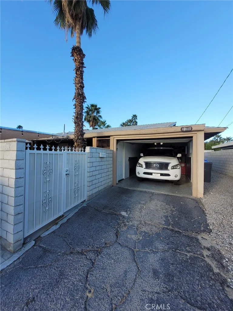 42605 Warner Palm Desert, CA 92211