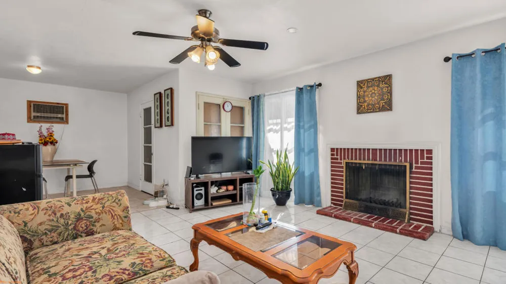 4267 E Sunny Dunes Road Palm Springs, CA 92264
