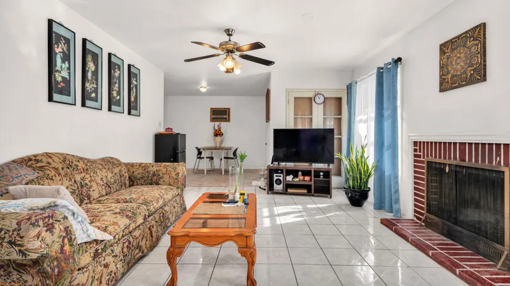 4267 E Sunny Dunes Road Palm Springs, CA 92264
