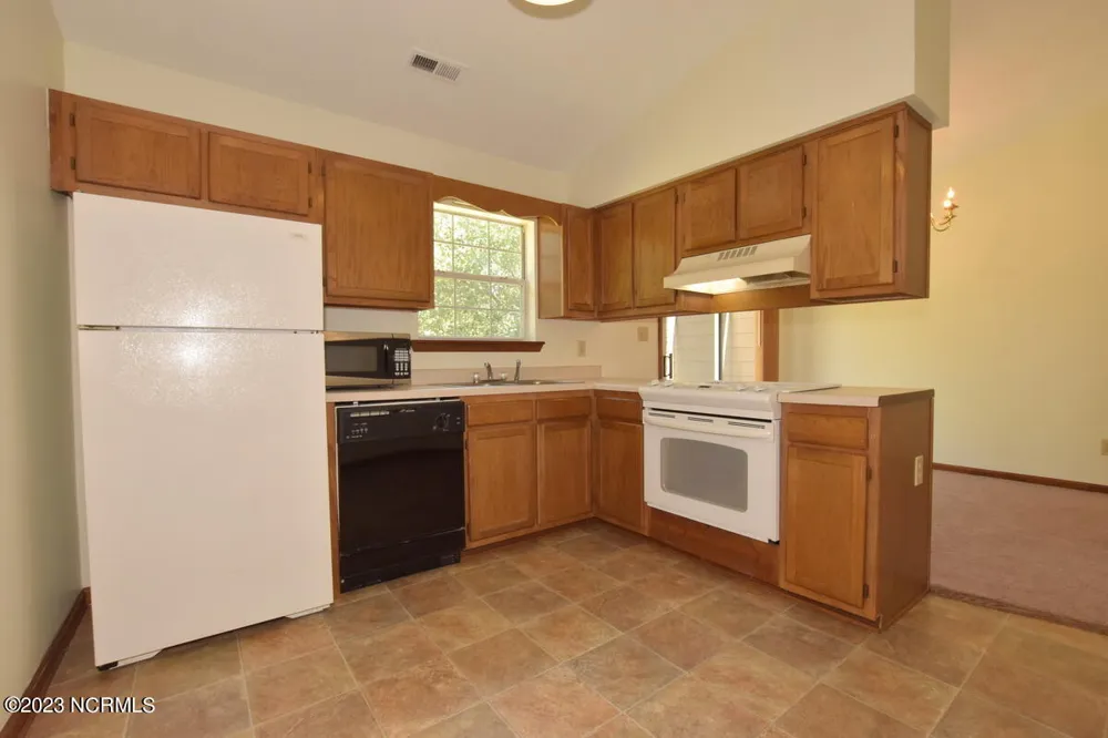 415 Oregon Trail Hubert, NC 28539
