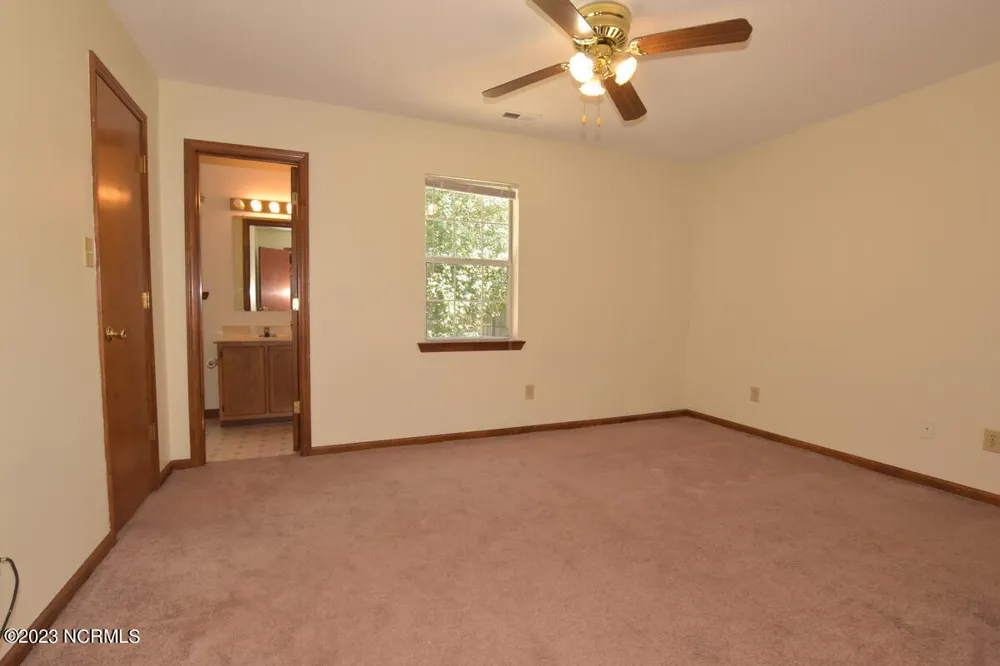 415 Oregon Trail Hubert, NC 28539