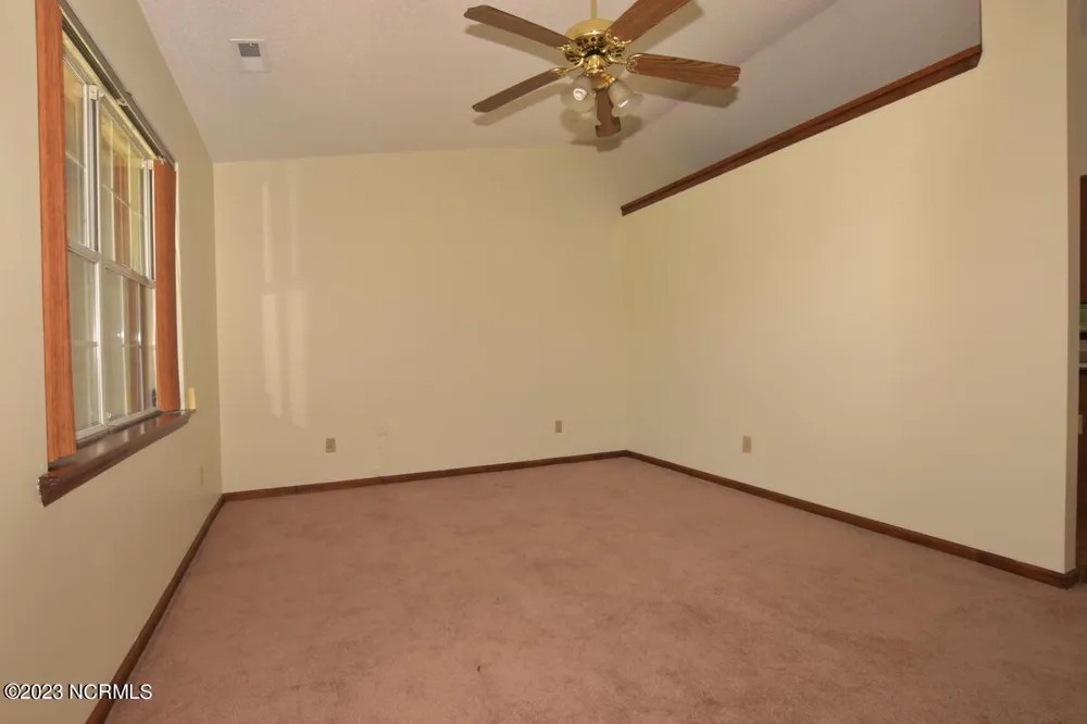 415 Oregon Trail Hubert, NC 28539