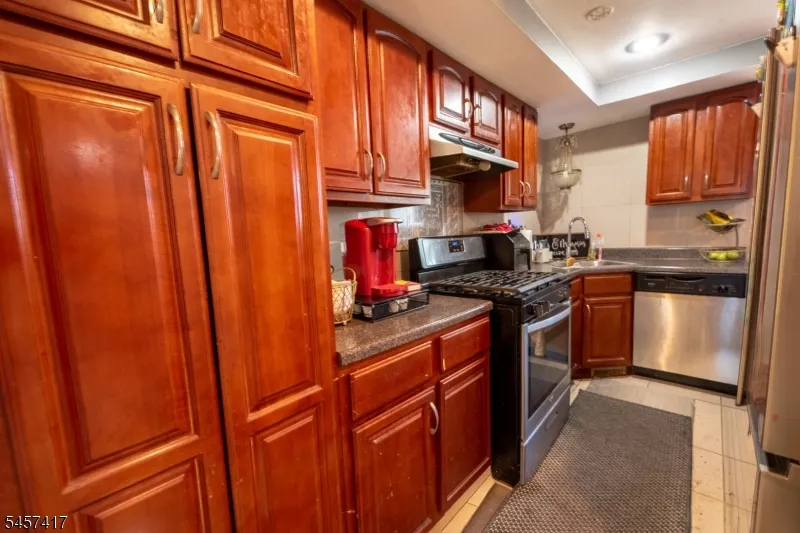 233 Nesbit Ter Irvington, NJ 07111