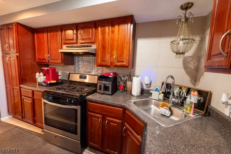 233 Nesbit Ter Irvington, NJ 07111