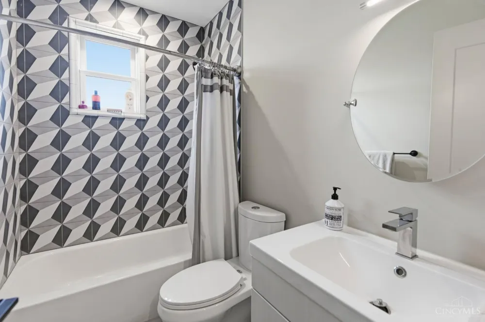 207 Kemp Alley Cincinnati, OH 45202