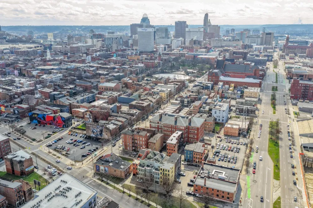 207 Kemp Alley Cincinnati, OH 45202