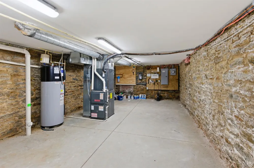 207 Kemp Alley Cincinnati, OH 45202