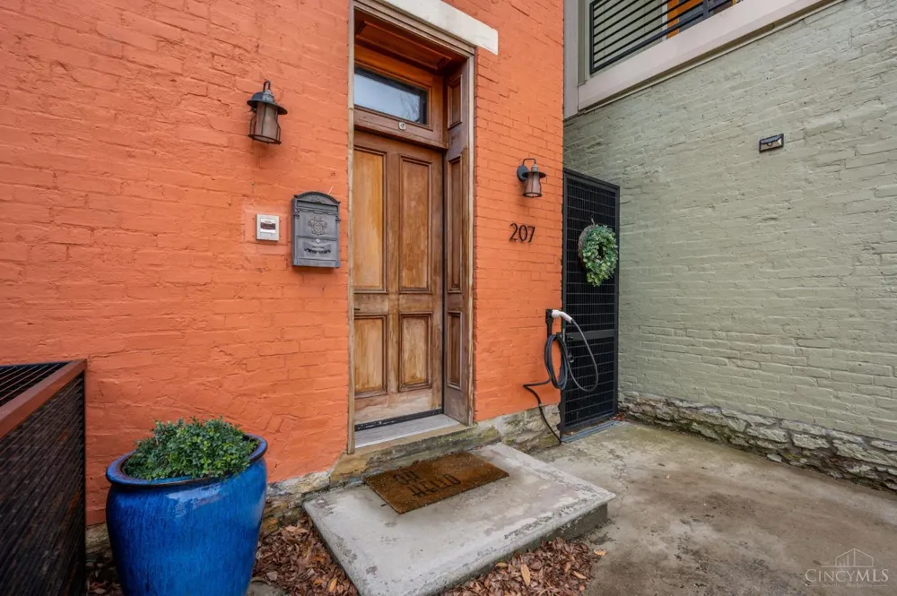207 Kemp Alley Cincinnati, OH 45202