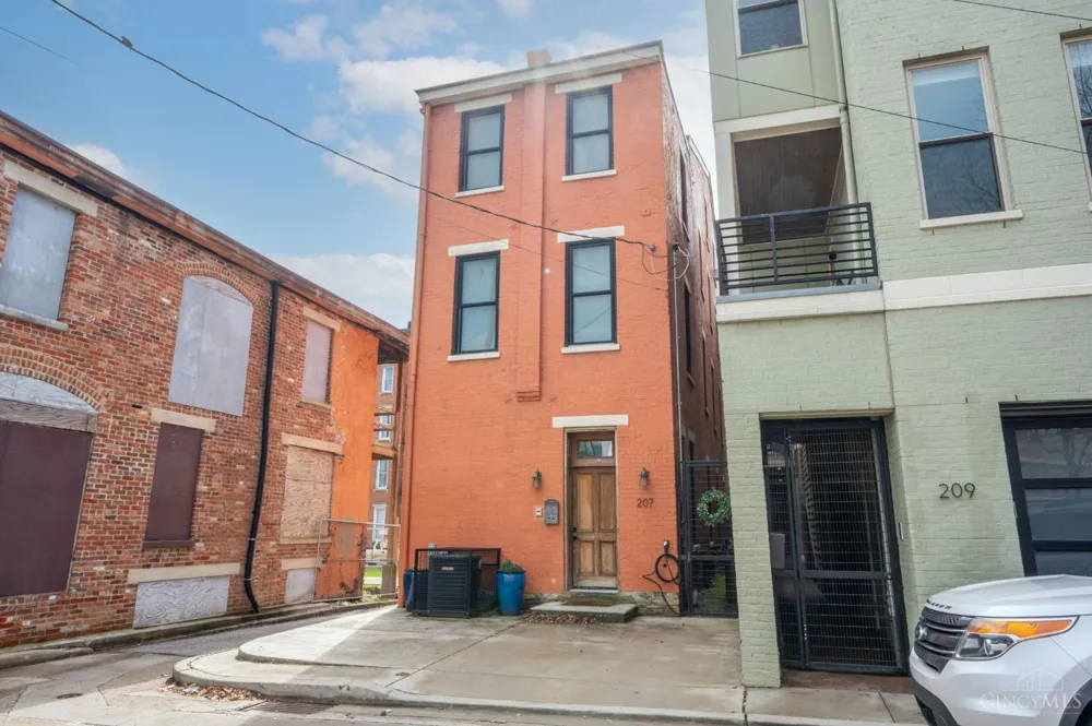 207 Kemp Alley Cincinnati, OH 45202